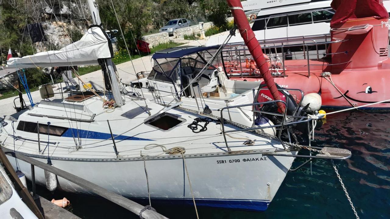 Botel Feakas