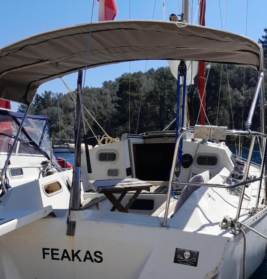 Feakas * Gaios